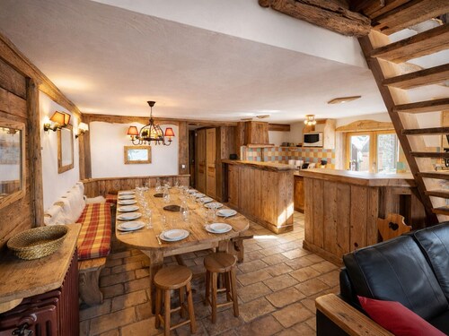 Charming Chalet at the slopes, 14/15 pers, wifi