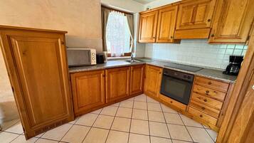 Frigorifero, microonde, lavastoviglie, tostapane