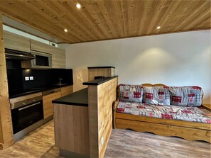 Fridge, microwave, dishwasher, coffee/tea maker