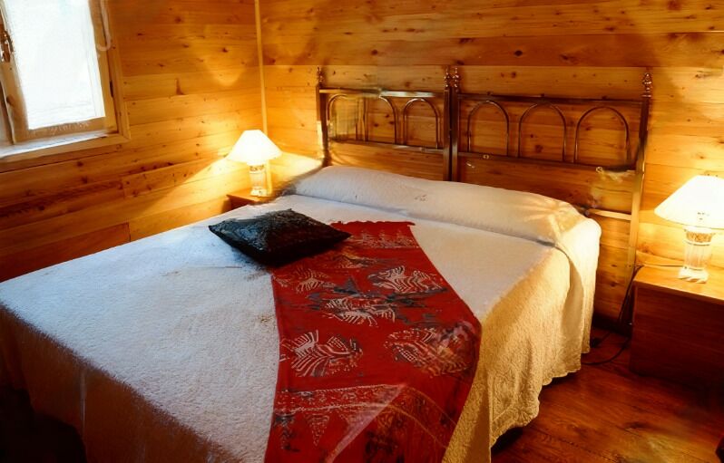 Desk, iron/ironing board, cots/infant beds, WiFi