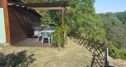 Le Chalet du Parc au calme et dans la verdure.