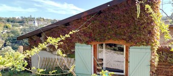 El Chalet du Parc es tranquilo y está rodeado de vegetación. 