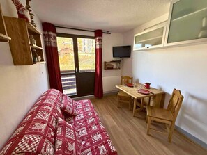 TV - Comfortable studio for 2 with equipped kitchen, near the slopes in Les Menuires (Les Menuires)