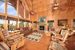 Smart TV, caminetto, lettore DVD, tavolo da ping pong