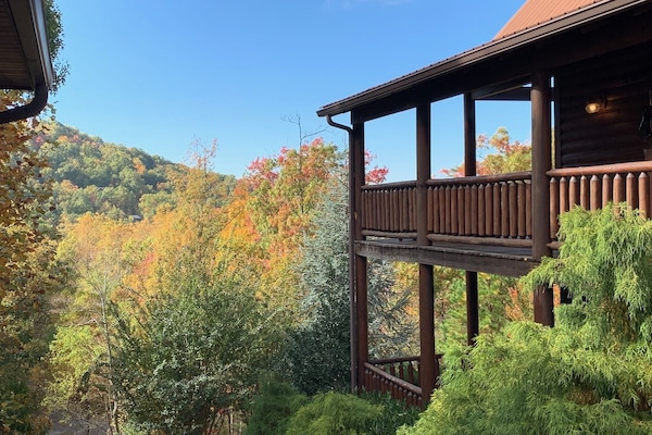 Majestic Sunset Lodge