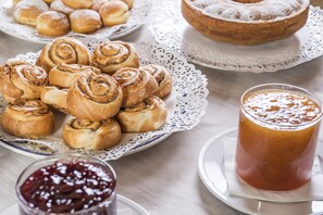 Colazione a buffet inclusa, servita tutte le mattine 
