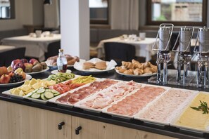 Free daily buffet breakfast  - Stoa - Elegant & Romantic Guest House (Adults Only) (Marebbe)