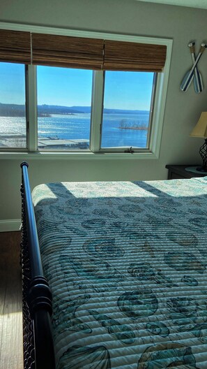 2 bedrooms, iron/ironing board, travel crib, free WiFi