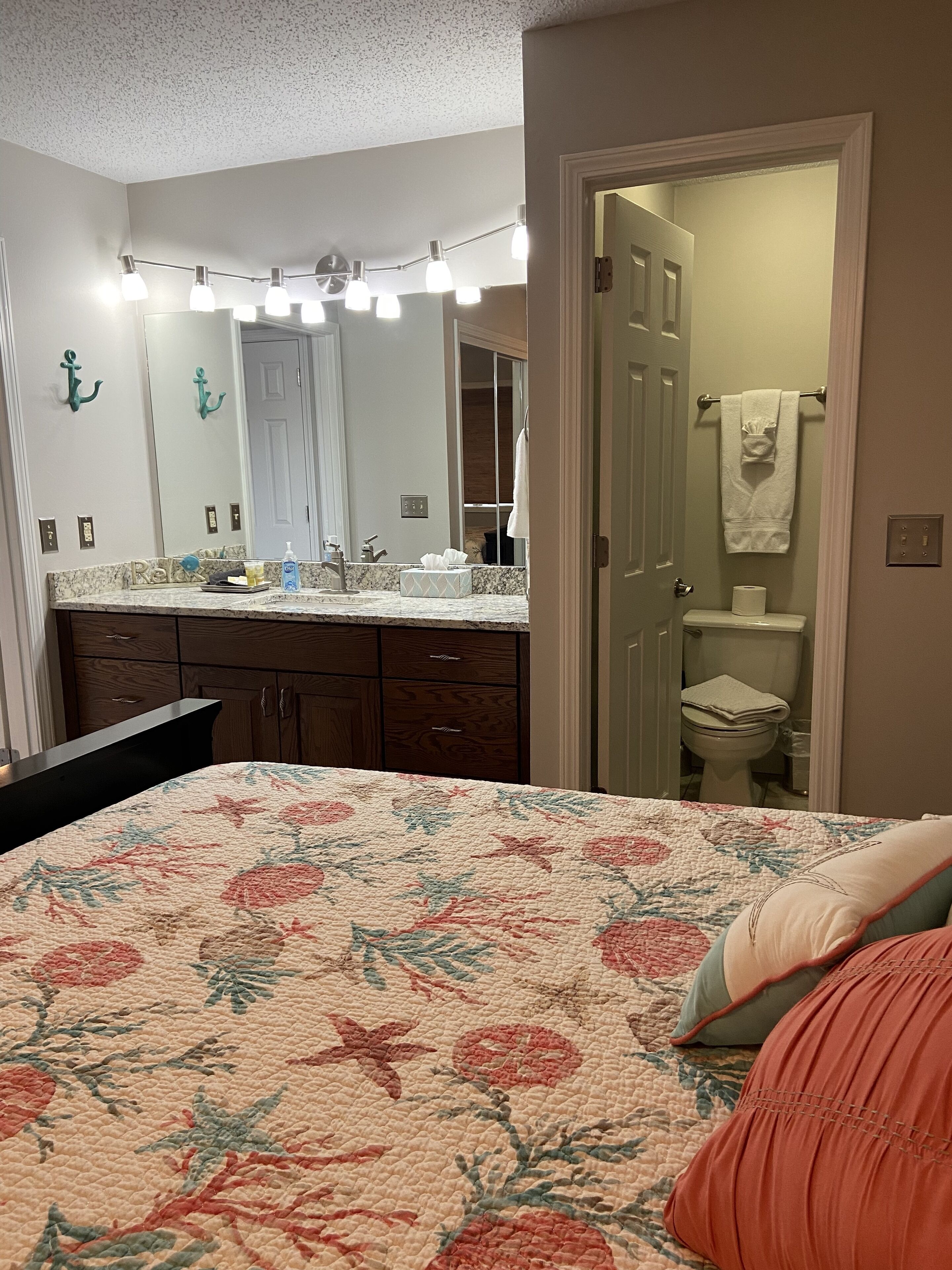 Guests Bedroom - 2 queen beds