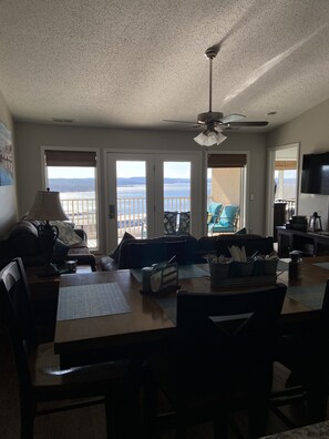 Smart TV, DVD player