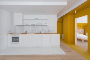 Apartment (Mustard) | Private kitchenette | Fridge, oven, stovetop, dishwasher