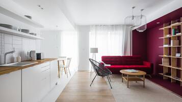 Apartment (Burgundy) | Private kitchenette | Fridge, oven, stovetop, dishwasher