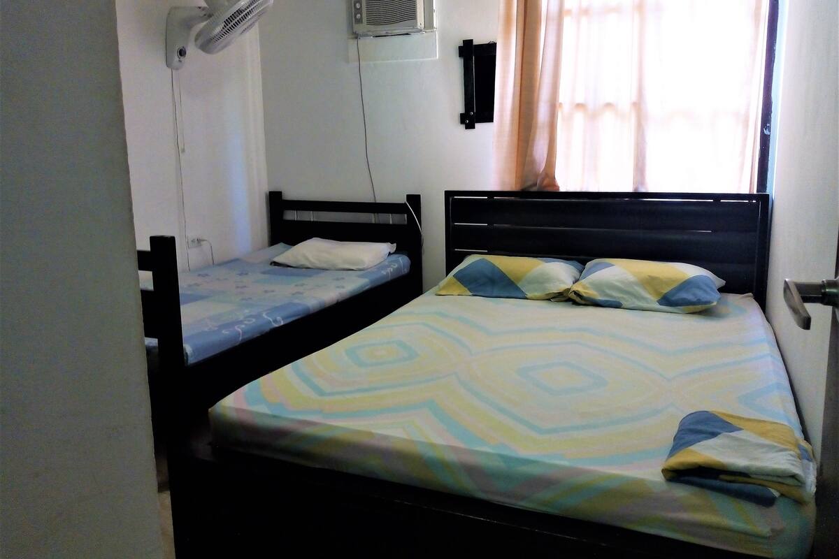 4 bedrooms, in-room safe, iron/ironing board, free WiFi