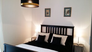 Double Room | Desk, iron/ironing board, free WiFi, bed sheets