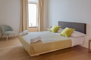 Habitació doble | Cortines opaques, wifi gratuïta i roba de llit 