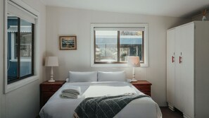 3 habitaciones, tabla de planchar con plancha, wifi y ropa de cama 