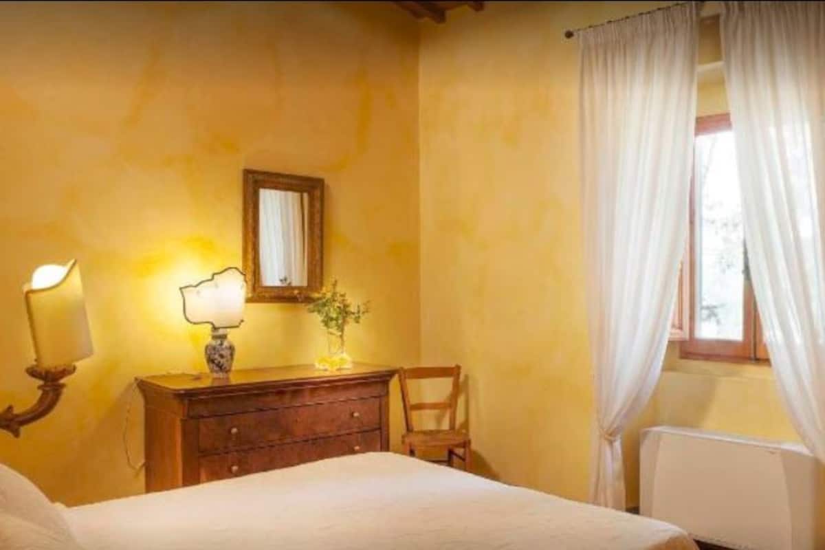 In-room safe, desk, soundproofing, free WiFi