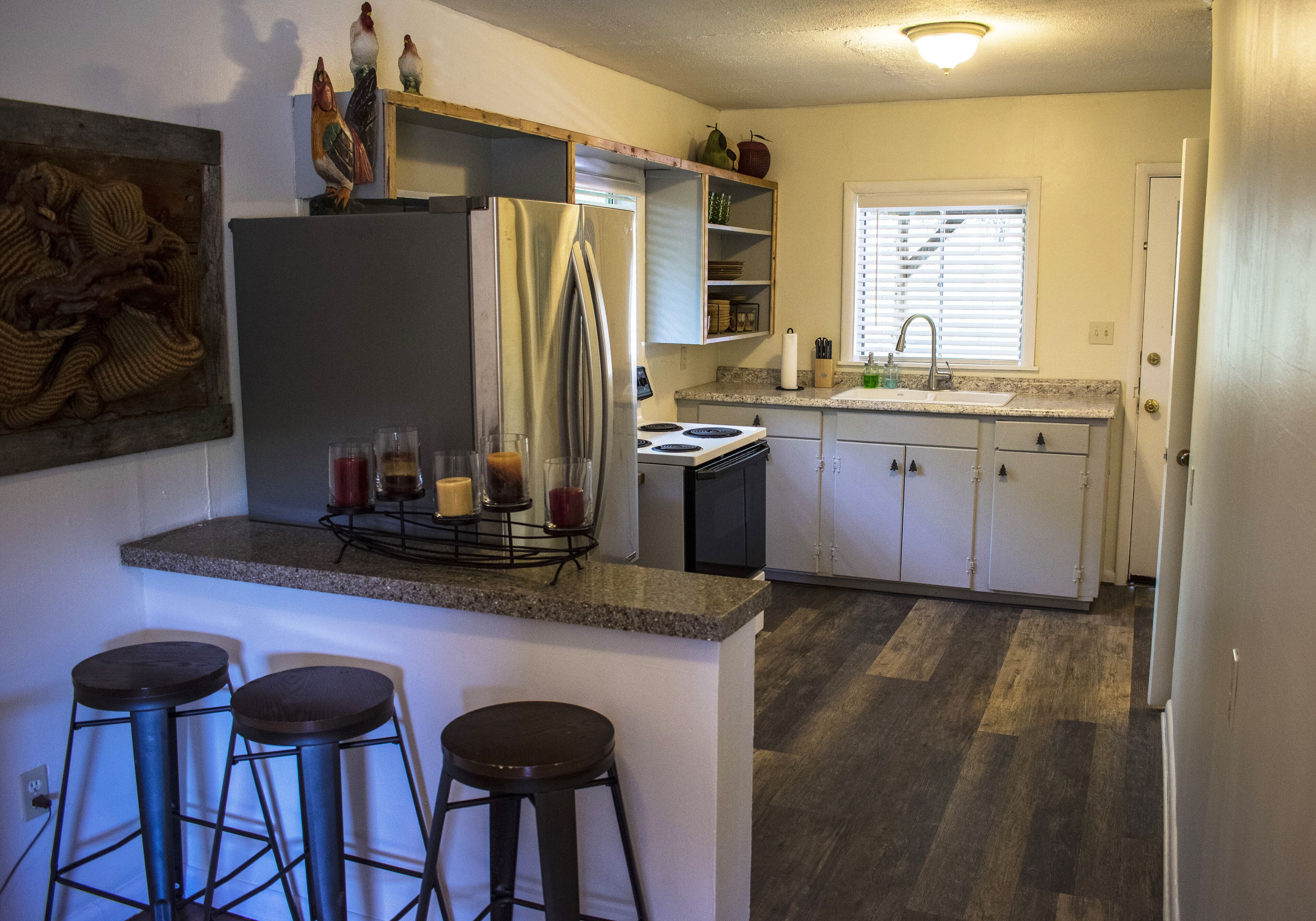 Kjøleskap, mikrobølgeovn, ovn og kokeplater