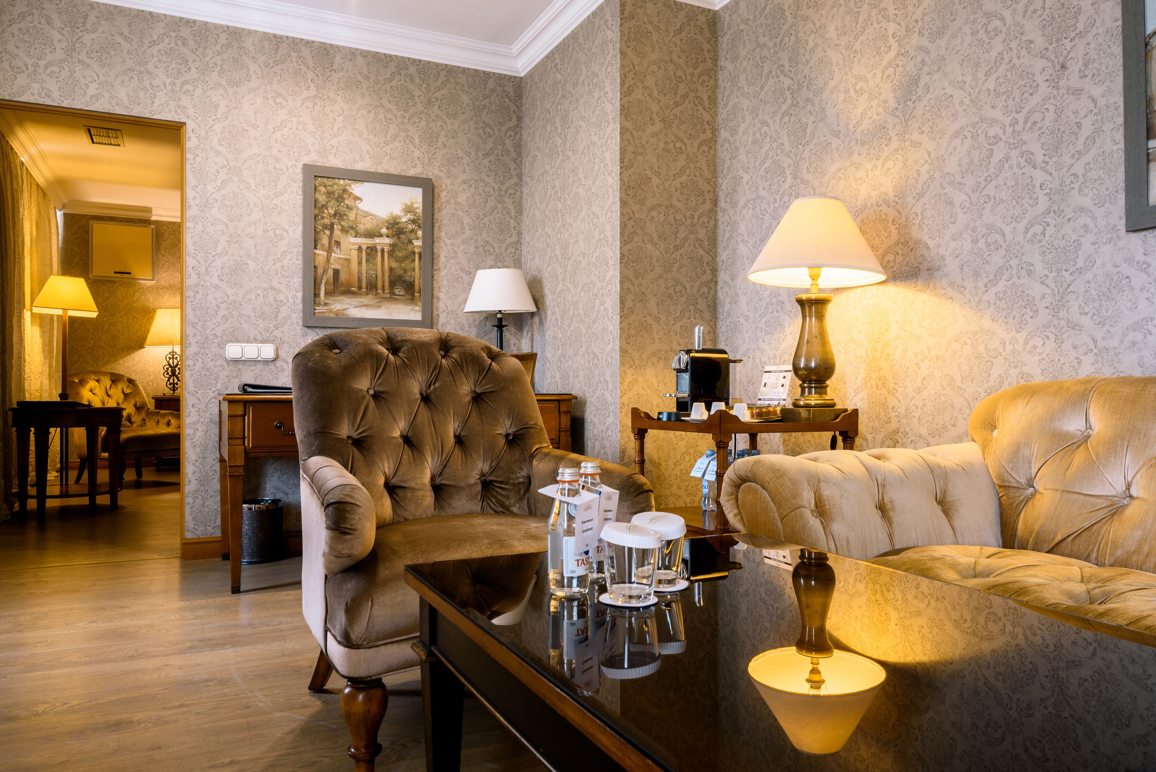 Suite | Living room | Flat-screen TV