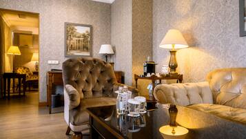 Suite | Living room | Flat-screen TV