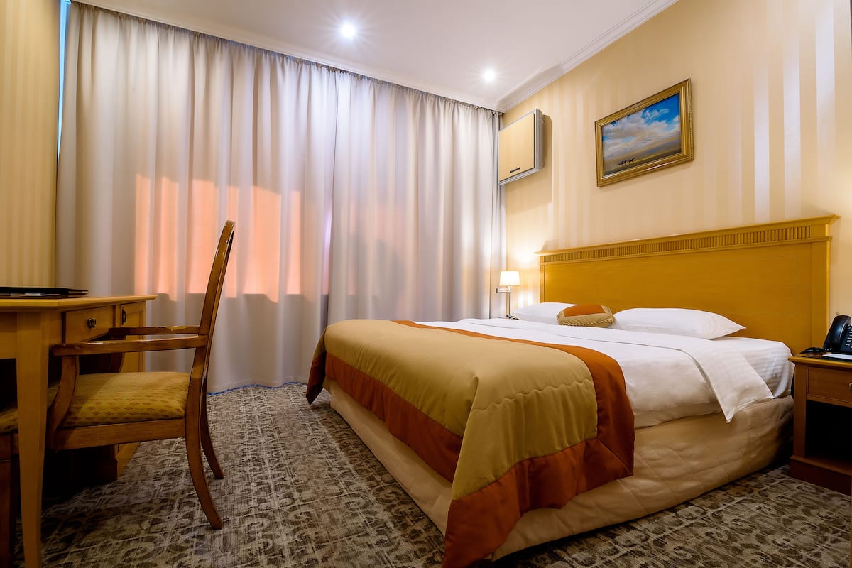 Quarto solteiro standard, para não fumantes (Smoking and non-smoking) | Roupas de cama antialérgicas, frigobar, cofres nos quartos, escrivaninha