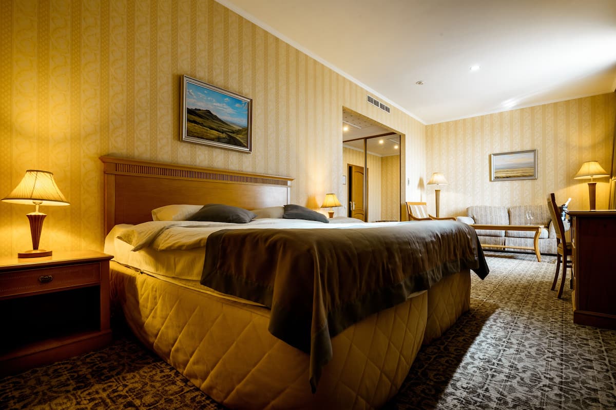 Quarto casal (Queen Room) | Roupas de cama antialérgicas, frigobar, cofres nos quartos, escrivaninha