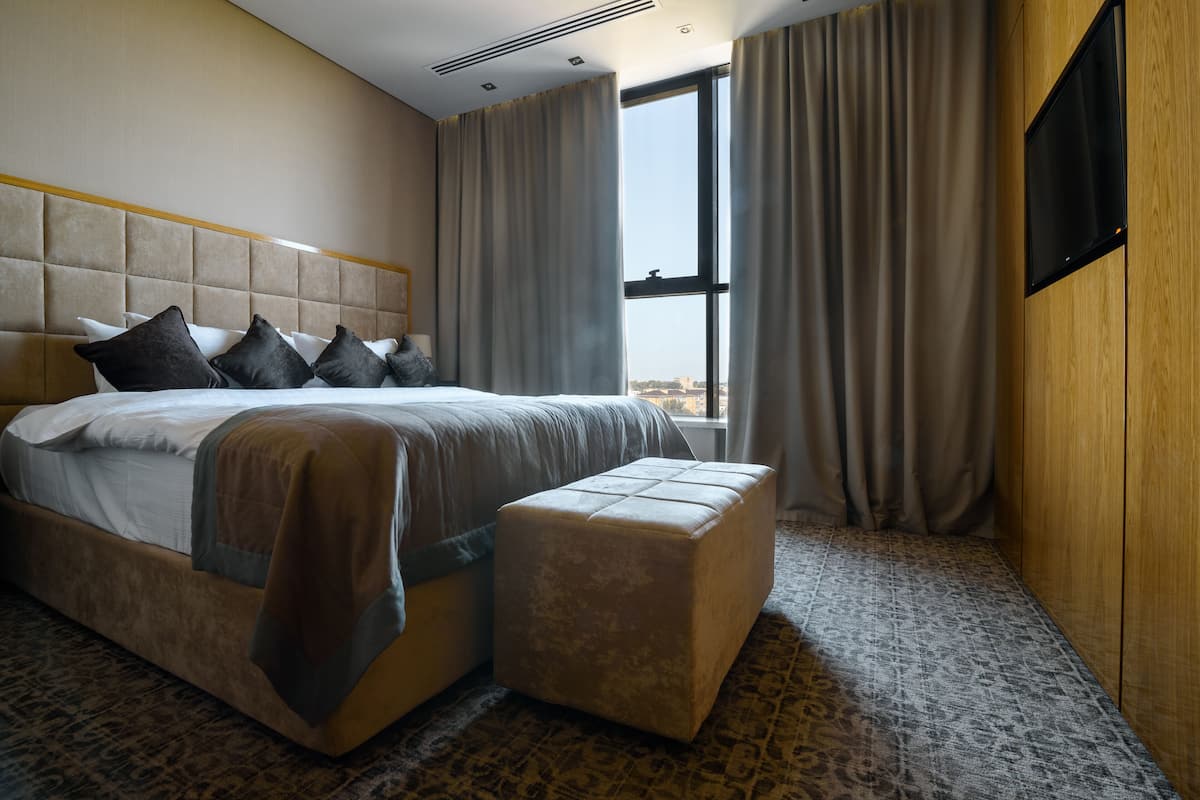 Suíte presidencial | Roupas de cama antialérgicas, frigobar, cofres nos quartos, escrivaninha