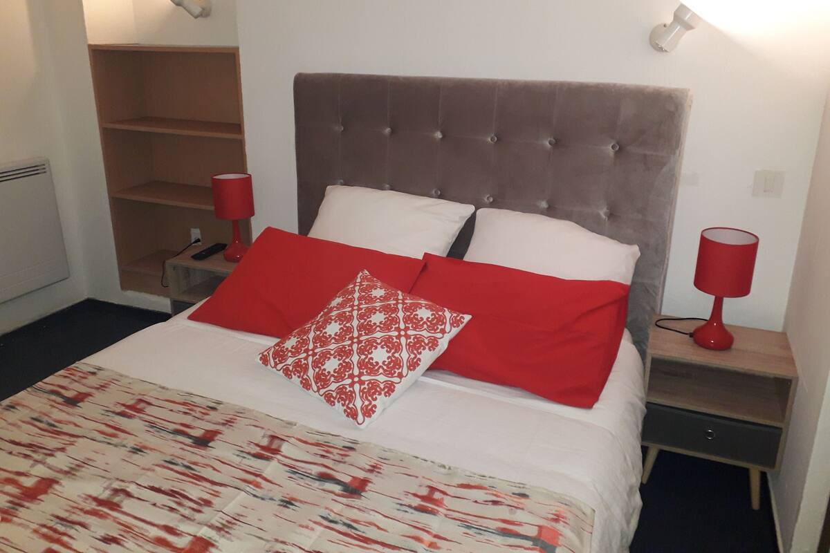 Double Room, 1 Double Bed, Non Smoking | Blackout curtains, iron/ironing board, free WiFi, bed sheets