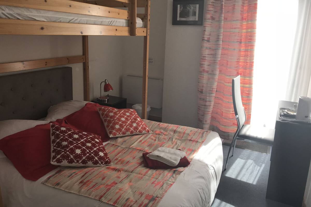 Triple Room | Blackout curtains, iron/ironing board, free WiFi, bed sheets