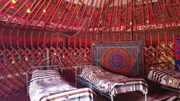 Bungalow (Bed in 4-Bed Yurt) | Vista desde la habitación