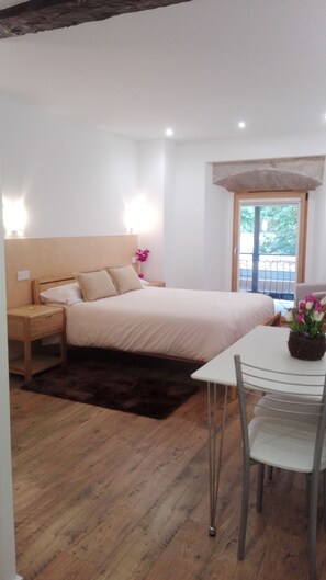 Estudio, baño privado