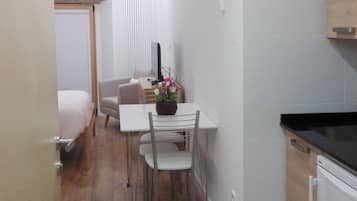 Studio, Private Bathroom | Shared kitchen