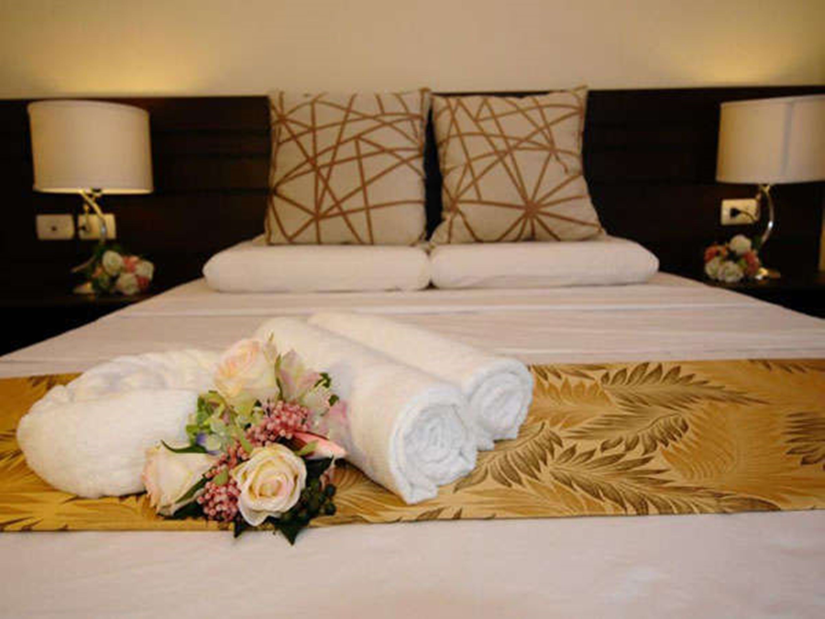 In-room safe, desk, rollaway beds (surcharge), bed sheets