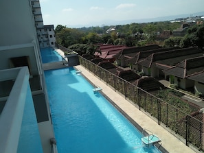 4 piscines extérieures