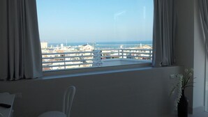 Chambre Triple Confort, balcon, vue ville | Vue de la chambre