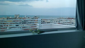 Chambre Triple Confort, balcon, vue ville | Vue de la chambre