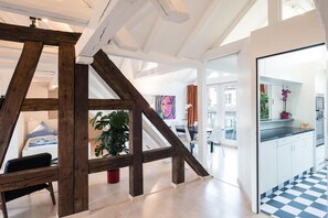 1 habitación, tabla de planchar con plancha, wifi gratis y ropa de cama 