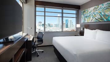 低刺激性寝具、デスク、ノートパソコン用作業スペース、遮光カーテン