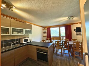 Fridge, microwave, oven, dishwasher - Ski-in, 12 people, pets allowed, Les Menuires (Les Menuires)