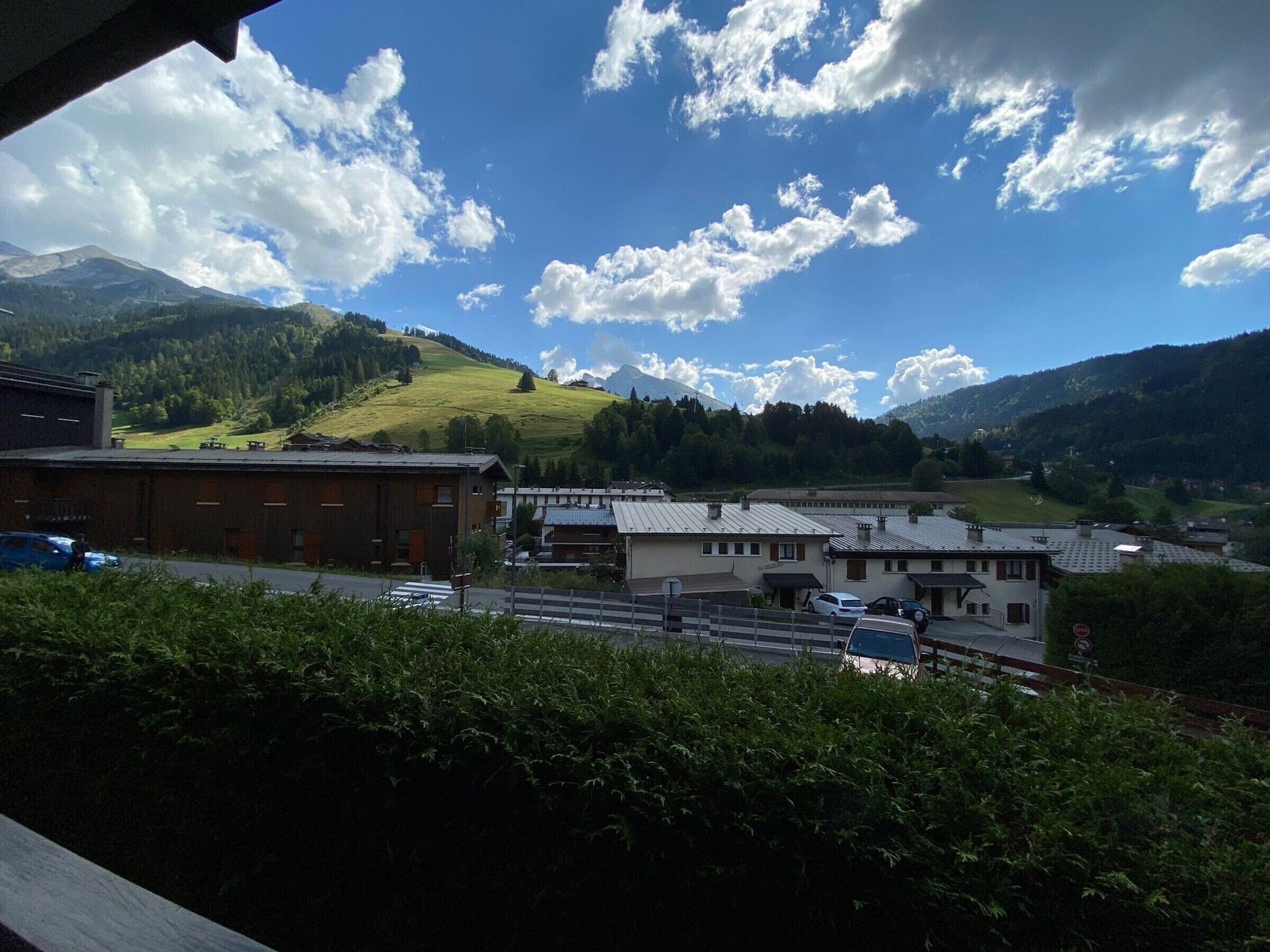 A view of a small town with buildings and a mountain in the background.