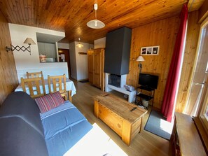 TV - 2 Rooms in Center with Equipped Kitchen and Balcony – La Clusaz (La Clusaz)