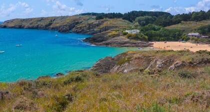 Country house in Locmaria, near beach, pets allowed