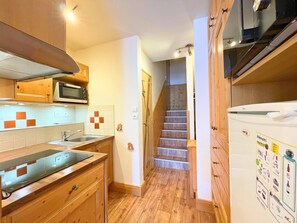 Fridge, microwave, dishwasher, coffee/tea maker