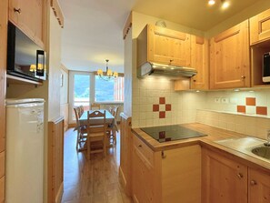 Fridge, microwave, dishwasher, coffee/tea maker