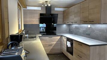 Réfrigérateur, micro-ondes, lave-vaisselle