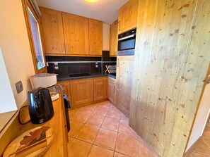 Kühlschrank, Mikrowelle, Geschirrspüler