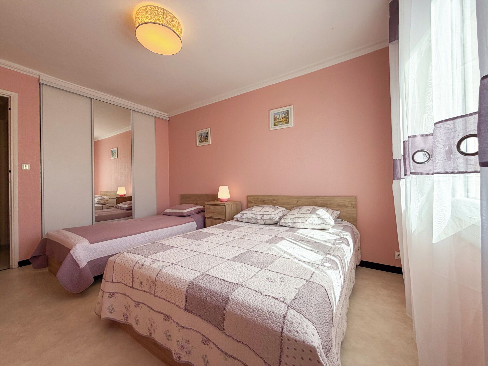 2 chambres, fer et planche à repasser, lit parapluie, Wi-Fi gratuit