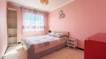 2 chambres, fer et planche à repasser, lit parapluie, Wi-Fi gratuit