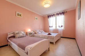 2 chambres, fer et planche à repasser, lit parapluie, Wi-Fi gratuit