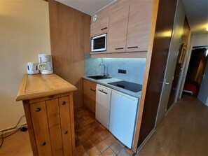 Fridge, microwave, dishwasher, coffee/tea maker - Classic apartment 5 pers with mountain view (Les Menuires)